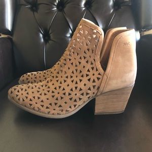 New Size 12 Tan Leather Musse & Cloud Ankle Boots